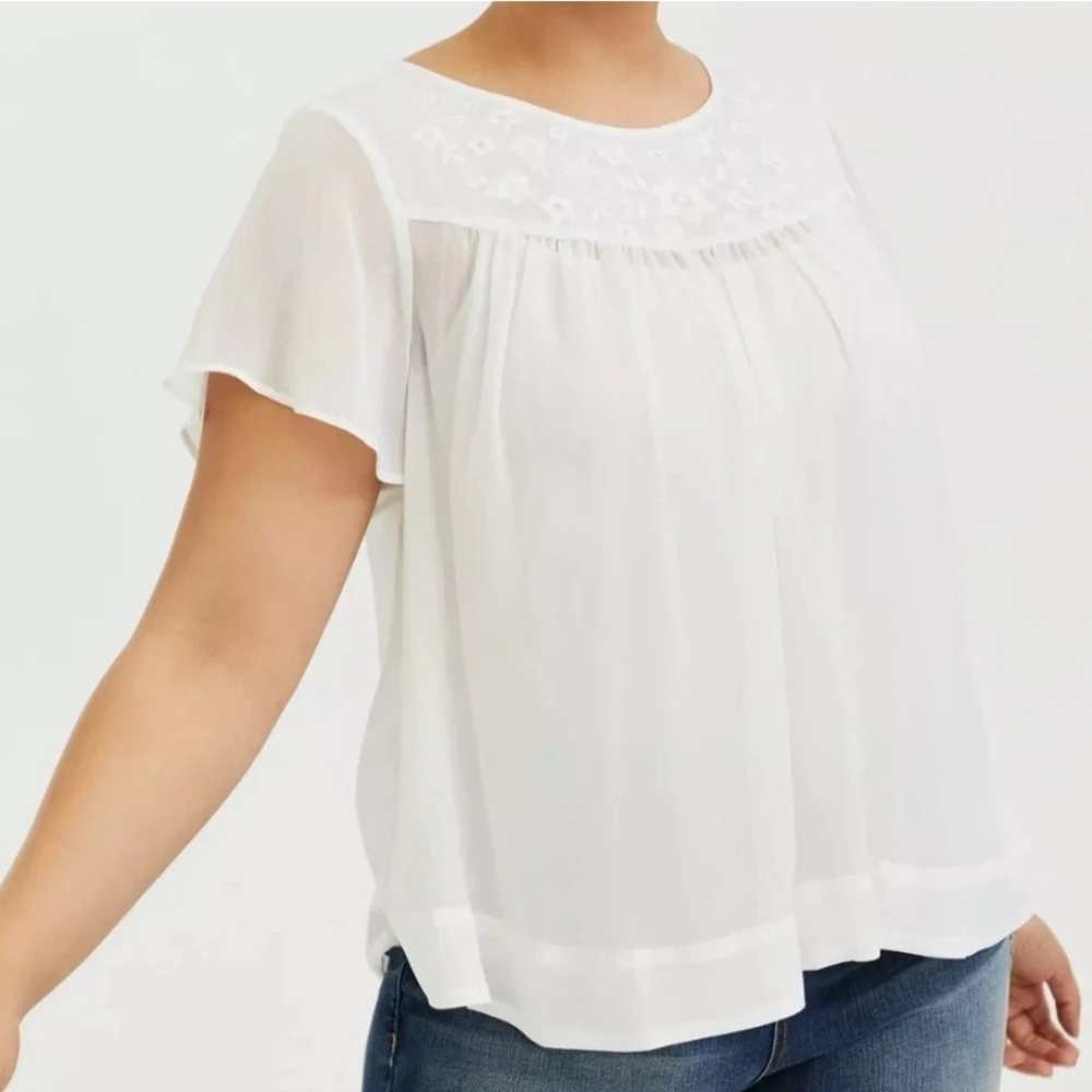 Torrid White Floral Embroidered Flowy Top